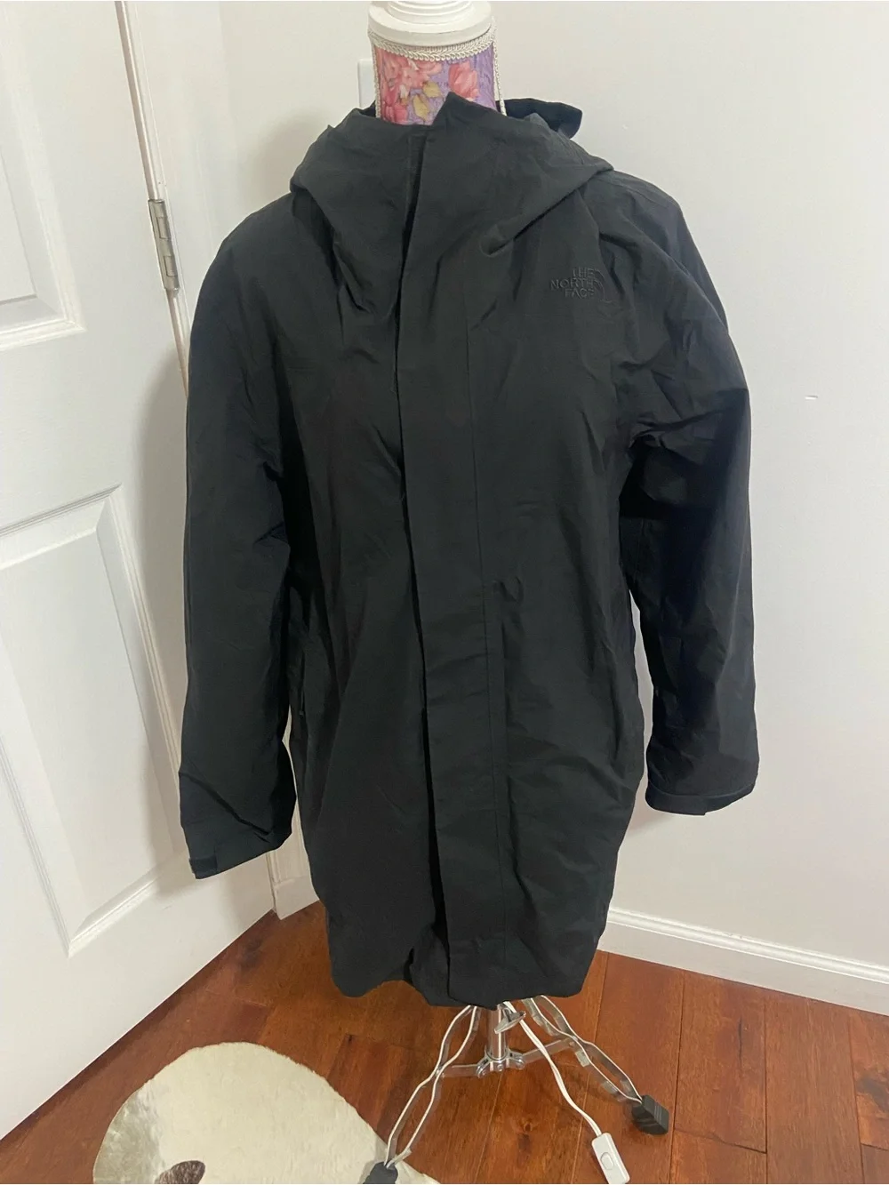 North face men’s black rain jacket windbreaker longer length M